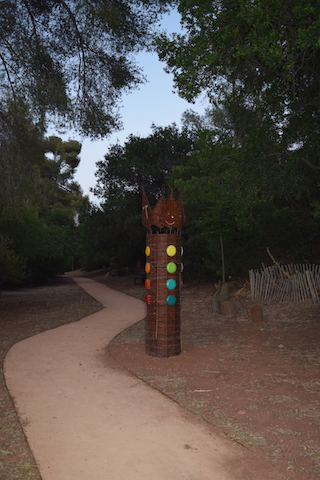 instrument de musique géant pour le plein aire : arbre à tambours en osier te PVC de recyclage